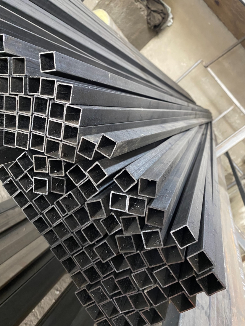 قوطی پروفیل 20 در 20 یا همون 2 در 2 جهان  شاخه 6 متری